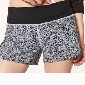 Lululemon Run Times Short Daisy Print Size 12 Lined Running Athletic